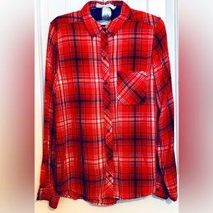 Universal Thread Long women’s plaid button up blouse size M